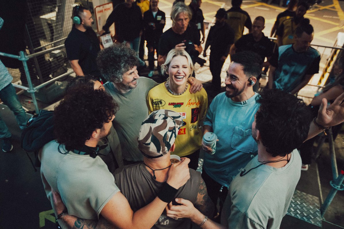 BroodingAnanas's tweet image. Linkin Park fam, what are your favorite moments from European leg of the tour this year?
whether you were at the shows or watched it online - share your favorite memories, videos, photos, whatever you feel like❤️