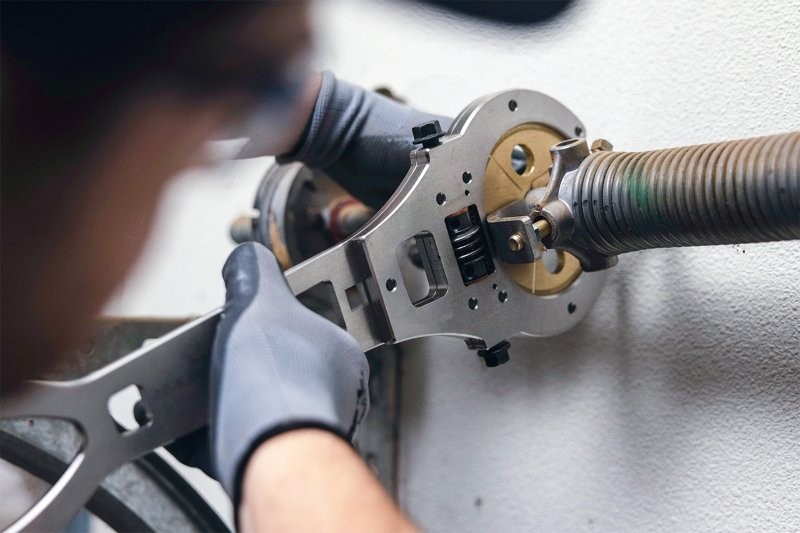 SOMMER DOCO UK is proud to be the official European distributor of the Surewinder and Brutewinder spring winding tools, trusted by professionals worldwide for their durability, ease of use and safety benefits.

blog.doorindustryjournal.co.uk/2025/07/safe-a…