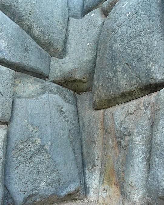 myhiddenvalue's tweet image. A photograph of the cyclopic stones in Peru.
Is this possible to replicate today?