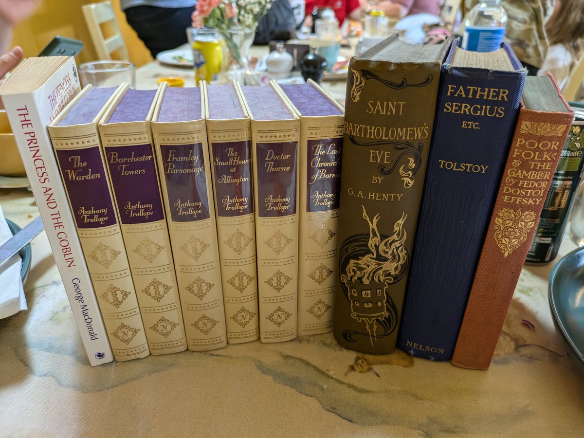 Edinburgh Books tweet media