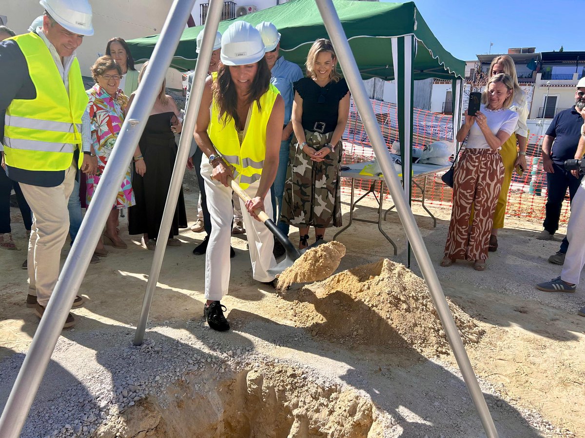 loleslopez's tweet image. Visito las obras de ampliación de la residencia de mayores ‘San Juan de Dios’ en #Montilla, donde @AndaluciaJunta ha destinado 2,8M€ de #FondosNext.
Una actuación que va a permitir ampliar las plazas hasta 75, para que nuestros mayores vivan con la mejor atención y cariño.