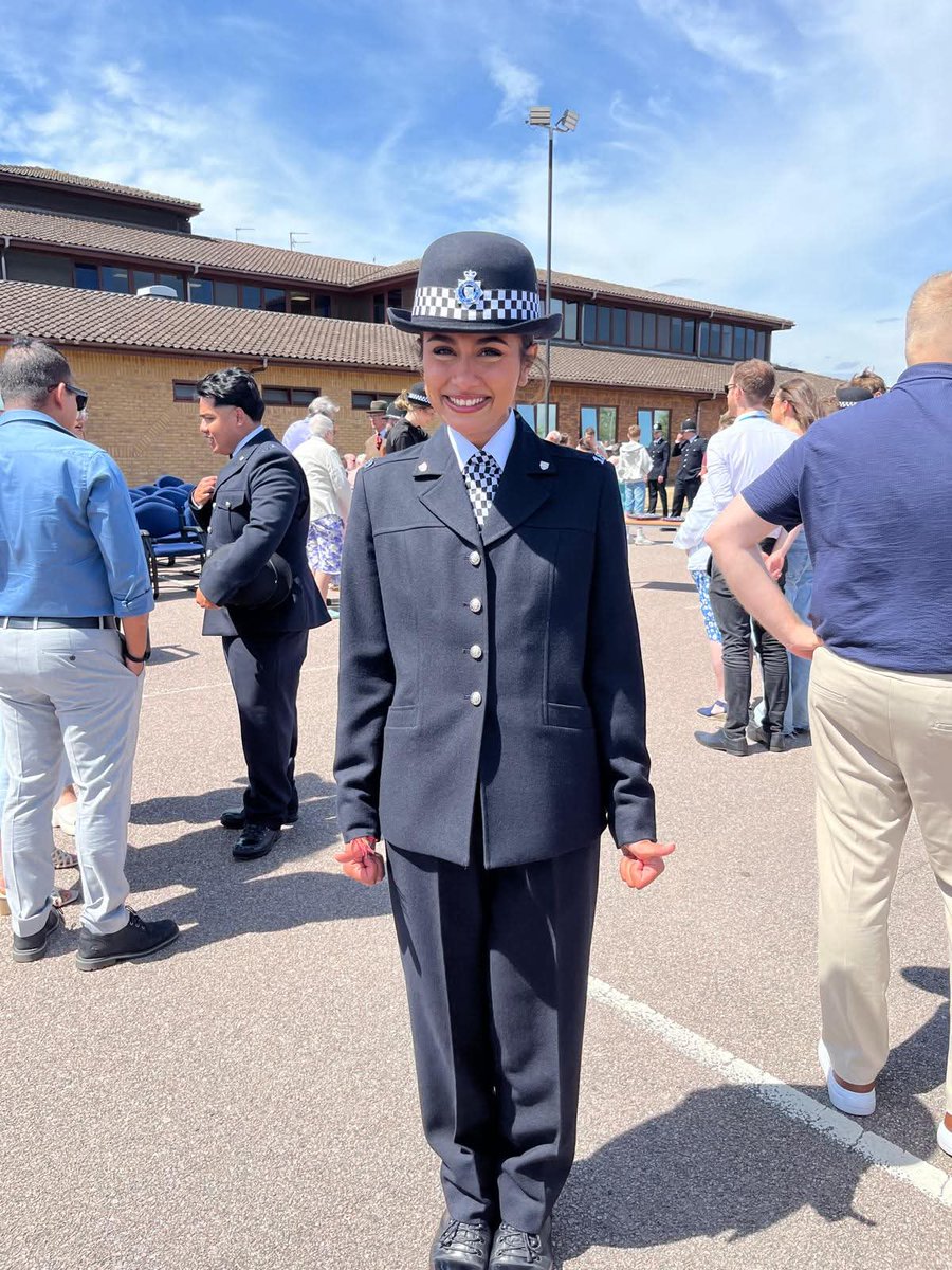 EvacTony's tweet image. #NigelFarage #Reform there must be an element of fear of the police. Currently there's fear in the police, many of the officers themselves because they're straight out of Uni, wet behind the ears and totally unsuitable for the job.