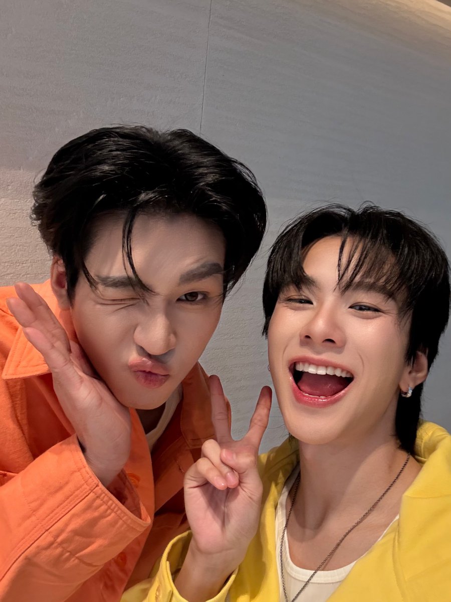 savewrg's tweet image. พี่อู๋กับเซฟ คิดถึงทุกคนแย้ววอยากเจอทุกคนแล้วน้าา เข้ามาดูไลฟ์น้าา
#KiehlsCalendulaXAuauSave