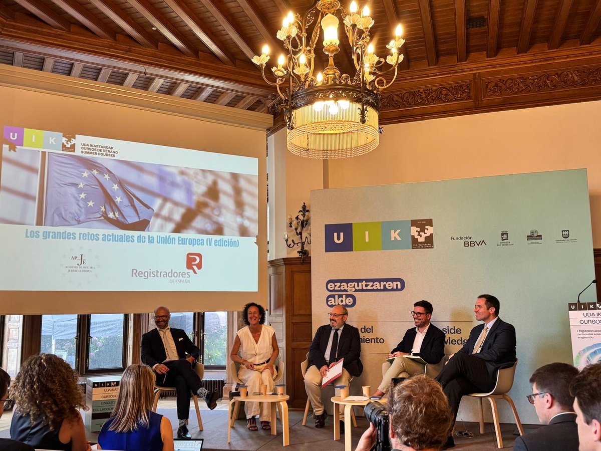 Nuestro portavoz de Asuntos Europeos y Acción Exterior,  Jorge Juez, y la secretaria de esta comisión parlamentaria, <a href="/itxasoasensio/">itxaso asensio</a>, asisten a la quinta edición del curso de verano "Los grandes retos actuales de la Unión Europea", organizado por la Euskal Herriko Unibertsitatea