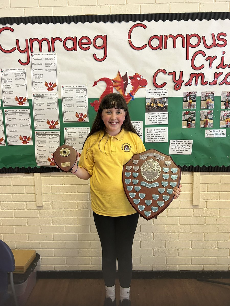 stwinsholywell's tweet image. HUGE congratulations to Annabelle who was presented with the ‘Angelo Feliciello Outstanding Achievement’ award. Annabelle has contributed fully and positively to all aspects of school life and is so deserving of this very special award. She is a credit to her family & our school!