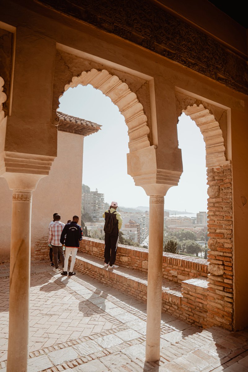 CEAR_Andalucia's tweet image. 🚶🏼♀️Personas refugiadas recorrieron el centro histórico de Málaga, descubriendo su historia y belleza.
🤝🏼Desde CEAR seguimos promoviendo actividades inclusivas que sanan, conectan y ayudan a sentirse parte de la ciudad de acogida.