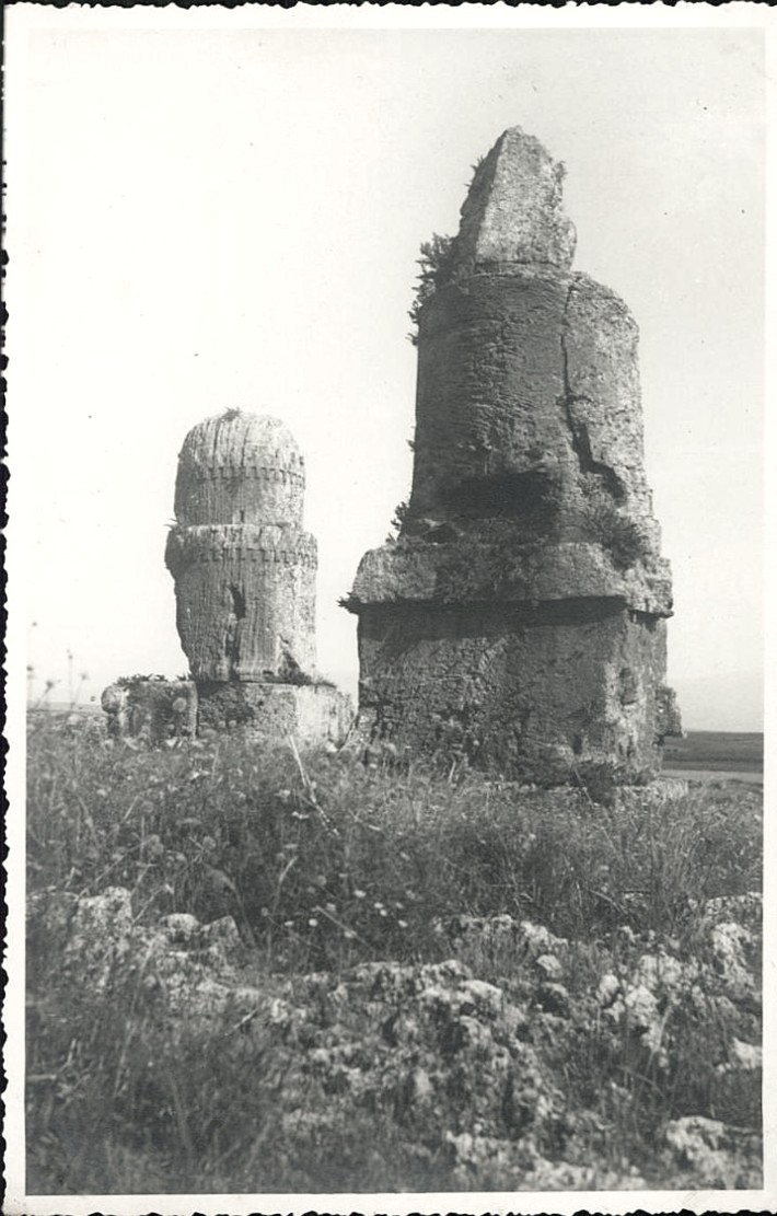 jaretalaassi's tweet image. ماتبقى من ضريحين من العصر الروماني في عمريت في محافظة طرطوس عام 1930s.
Amrit-Tartous