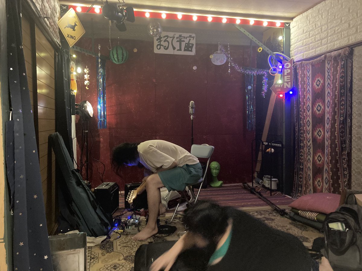 ・
【劇団まるで宇宙】

打ち合わせ楽しかった！

来る9/13、14のまるで宇宙多文化祭にて
劇団まるで宇宙がフィナーレを飾らせていただきます(初公演！)

舟出幸弘による筋書きのもと、
様々な表現者、パフォーマーなどが舞台を彩り、有象無象魑魅魍魎シュール一大スペクタクル劇予定です！

下記詳細