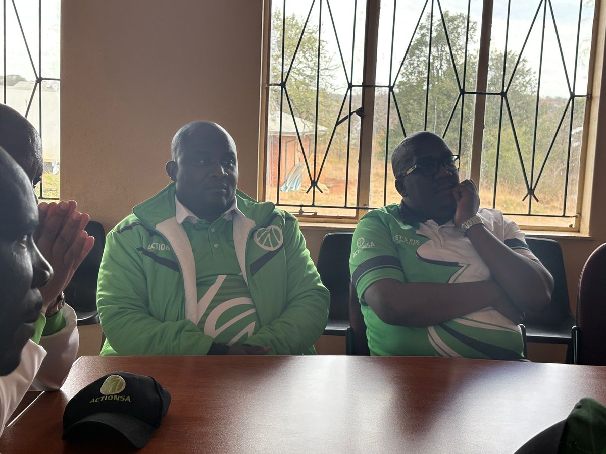 Action4SA's tweet image. ActionSA President @HermanMashaba leads a visit to Senior Traditional Leader Ramovha at Mulenzhe Traditional Council Office in Venda.
Traditional leaders play a crucial role in our democracy. We'll work with them as we embark on the important project of fixing South Africa. 🇿🇦
