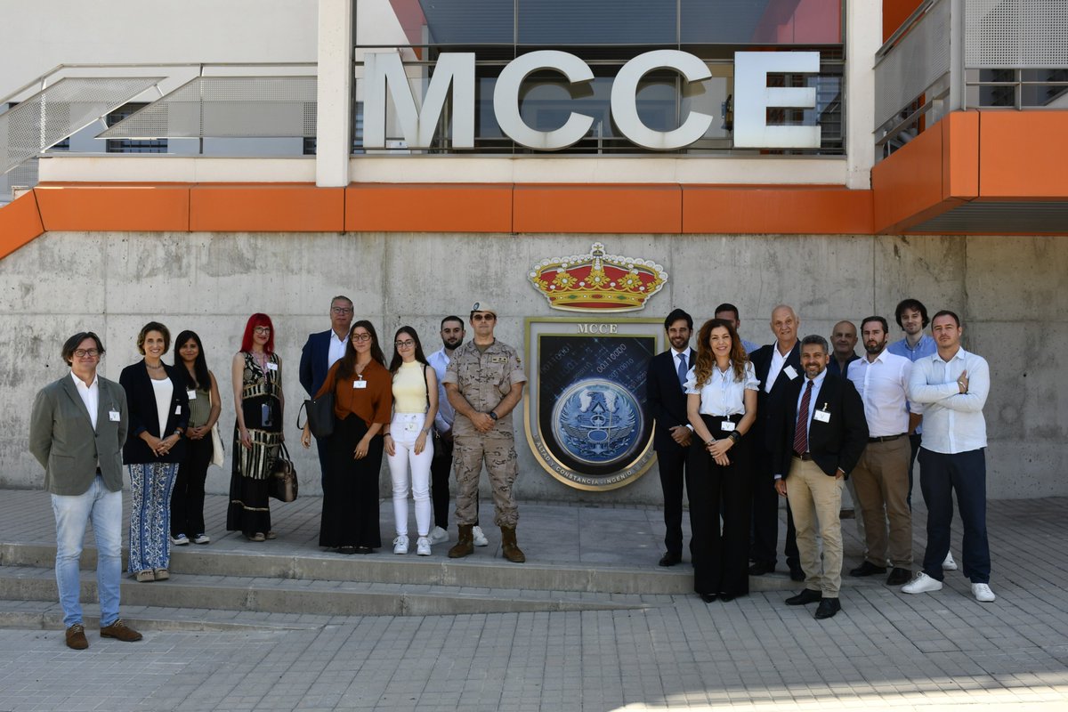 ESPDEF_CERT's tweet image. 🔷 Visita de los alumnos del Máster en Análisis Internacional y Geopolítica de @LISA_Institute al Mando Conjunto del Ciberespacio.
Desde el #MCCE apoyamos 🤝 la formación que impulsa el talento y refuerza capacidades clave en #ciberdefensa 🌐.
#Ciberdefensa #Talento
