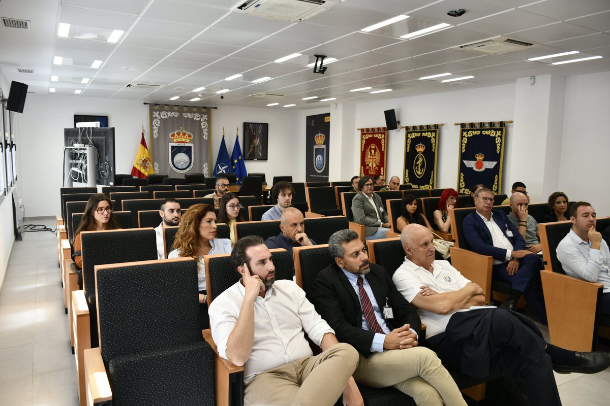 ESPDEF_CERT's tweet image. 🔷 Visita de los alumnos del Máster en Análisis Internacional y Geopolítica de @LISA_Institute al Mando Conjunto del Ciberespacio.
Desde el #MCCE apoyamos 🤝 la formación que impulsa el talento y refuerza capacidades clave en #ciberdefensa 🌐.
#Ciberdefensa #Talento