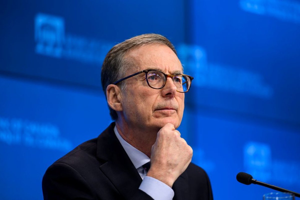 DanKnightMMA's tweet image. OTTAWA – A new Bank of Canada report, yes, that Bank of Canada, just confirmed what millions of working Canadians already feel in their bones: the economy is unraveling. Consumer sentiment, the baseline mood of the average Canadian family, has collapsed. And what triggered this…