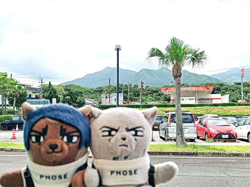 nui_and_photo's tweet image. まず飛行機で屋久島に飛びます

屋久島バーガーに釘付けの鯉月ふぉぜ
鹿バーガー美味しい！！🍔
