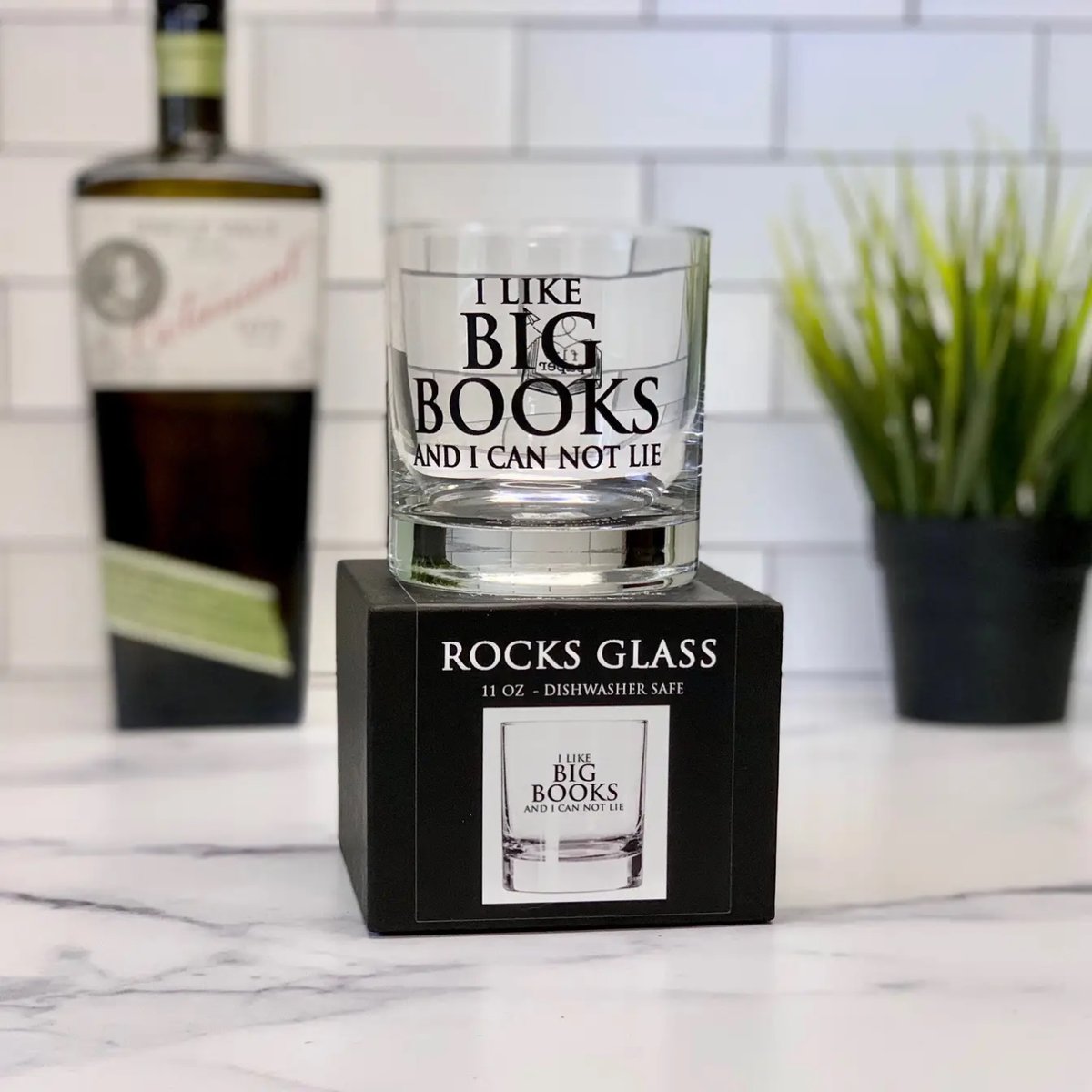 Our glassware is on sale! 
These items will not be returning. Limited stock remaining. #booklovers #winelovers
Available here: theliterarygiftshop.co.uk/collections/gl…