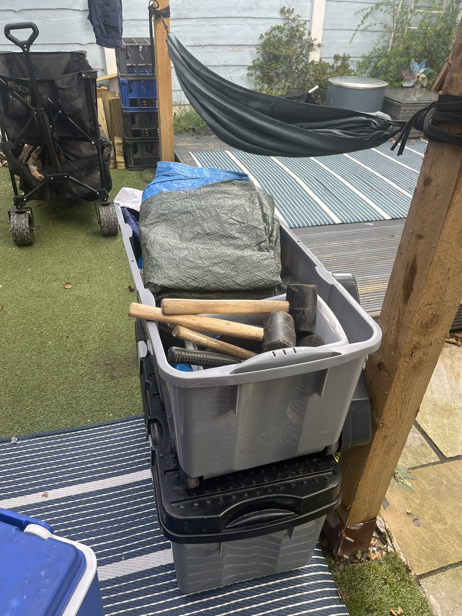 EdadventuresM's tweet image. Never stops!! After morning of admin I have the ‘lovely’ task of starting a huge sort out, inventory & re order of work stuff, bearing in mind I have to get the garden tidy for Marthy’s bday get-together on Thursday too 😂😩 this is not my fave part of the business 🙄🤬