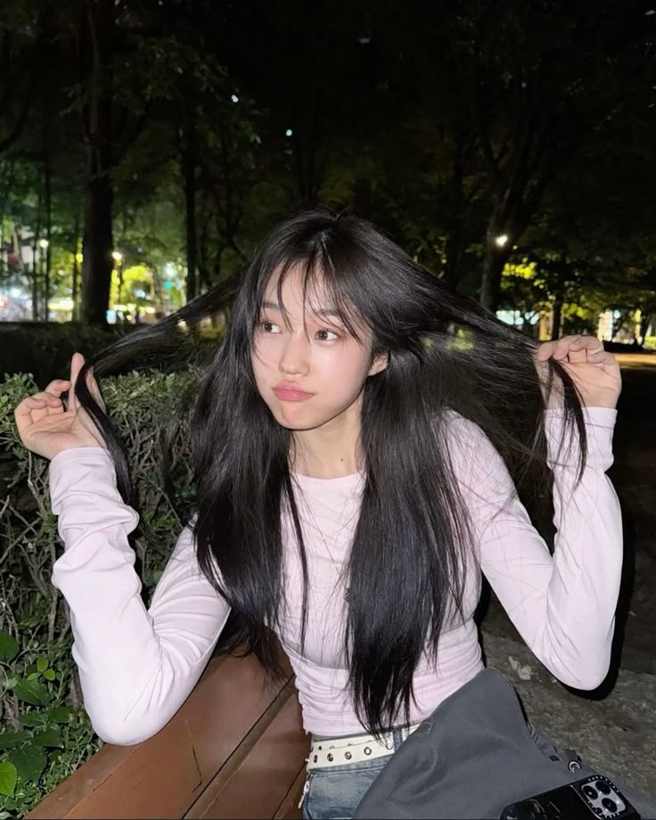 kilavaree's tweet photo. Halo, selamat malam semuanya. 👀 https://t.co/Iw8lfEAkfC