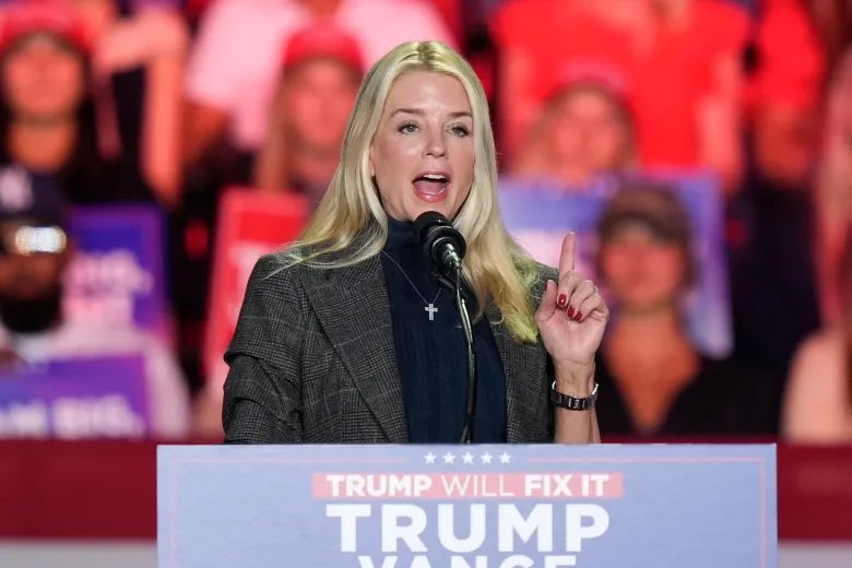 RedWave_Press's tweet image. BREAKING — At the direction of Attorney General Pam Bondi the DOJ will be reaching out to Jeffrey Epstein’s former girlfriend Ghislaine Maxwell to see if she would be willing to speak with the them about what she knows. “If Ghislane Maxwell has information about anyone who has…