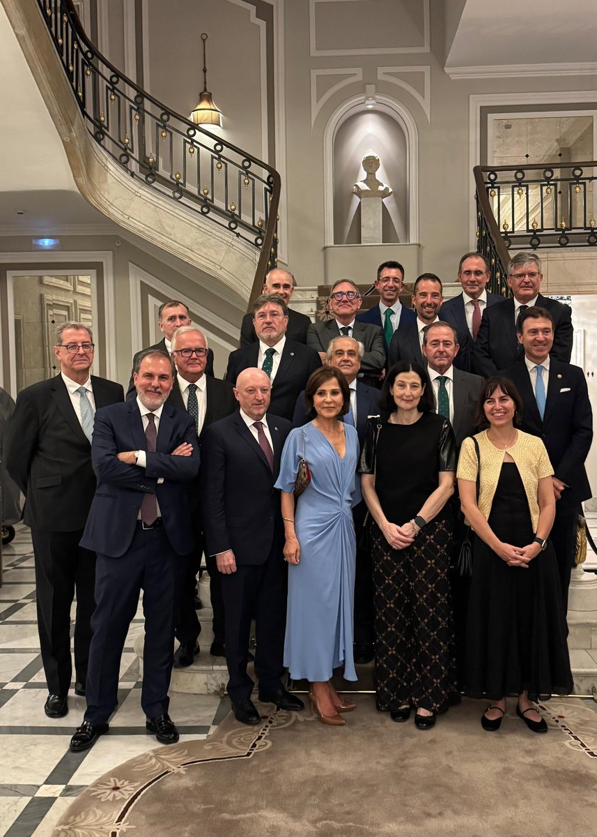 📸 Nuestro decano, <a href="/Igfeca/">Ignacio ferrer</a>, en la cena de gala con el resto del pleno del Consejo de <a href="/Notarios_ES/">Notarios de España</a> del curso 'Vivienda: del diagnóstico a la acción. Propuesta de solución para un problema apremiante', organizado por <a href="/FNotariado/">Fundación Notariado</a>.