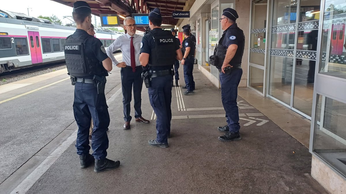 #Sécurité  Lutte contre l’immigration irrégulière : opération de contrôles dans la Marne

Le préfet Henri Prévost a participé ce mardi 22 juillet à un contrôle en gare SNCF de Châlons, aux côtés du commissaire Antoine Guilbaut, chef de la circonscription de Châlons <a href="/PoliceNat51/">Police nationale 51</a> .