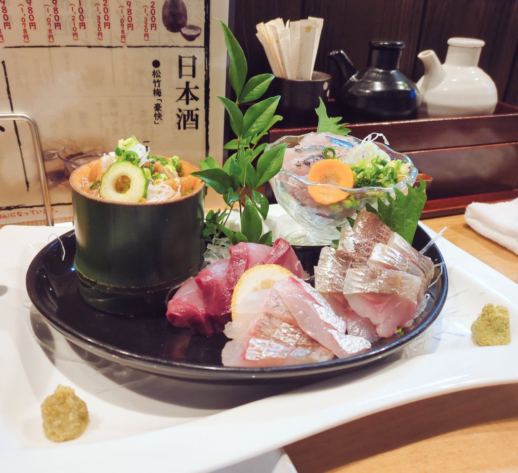 VRC_miccchi's tweet image. 日曜日贅沢してきたーっ！
お魚もお肉も豆腐も美味しかった♡
レトロゲームもたくさんやって、
楽しかった^ ̳ට ̫ ට ̳^✨
