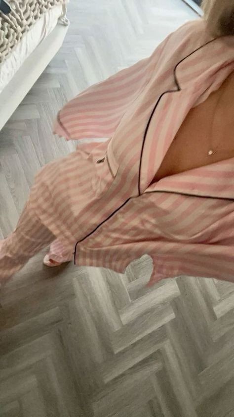 sweetbbsofi's tweet photo. good morningggg, who’s gonna spoil me today? #spoilme #sugarbaby #needmoney https://t.co/4hKsUi30Bd