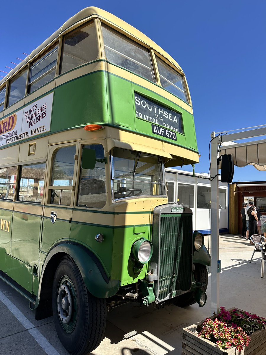 donmcgowan's tweet image. I’m back!
Sitting in mid Spain. Waiting for the car to charge and we’re right next to an old British double decker bus.
Very surreal. Any bus enthusiasts know about this one?