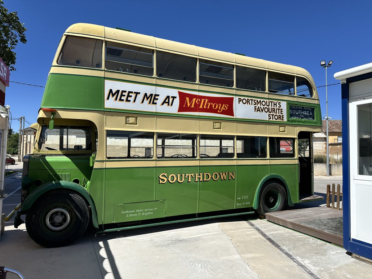 donmcgowan's tweet image. I’m back!
Sitting in mid Spain. Waiting for the car to charge and we’re right next to an old British double decker bus.
Very surreal. Any bus enthusiasts know about this one?