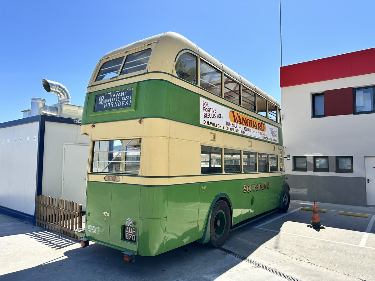 donmcgowan's tweet image. I’m back!
Sitting in mid Spain. Waiting for the car to charge and we’re right next to an old British double decker bus.
Very surreal. Any bus enthusiasts know about this one?