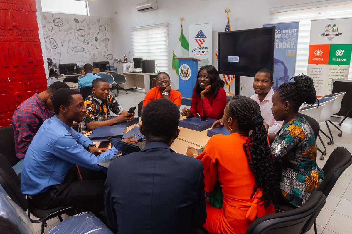 USinNigeria's tweet image. Ensuring access to opportunities in STEM fields drives innovation and creates conditions for a more prosperous society.
Deputy Public Affairs Officer Amanda Roach Brown delivered remarks at a STEM workshop for high school teachers organized by @MWFAANigeria.
Kudos to the…