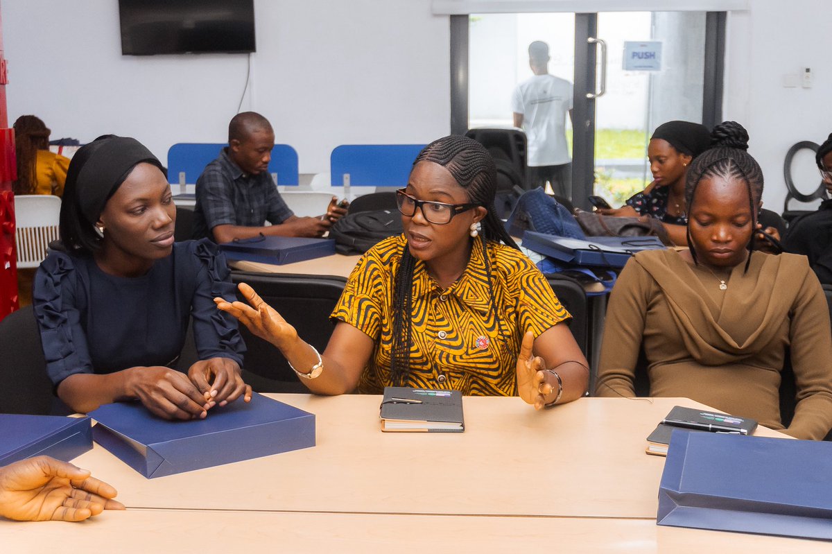USinNigeria's tweet image. Ensuring access to opportunities in STEM fields drives innovation and creates conditions for a more prosperous society.
Deputy Public Affairs Officer Amanda Roach Brown delivered remarks at a STEM workshop for high school teachers organized by @MWFAANigeria.
Kudos to the…