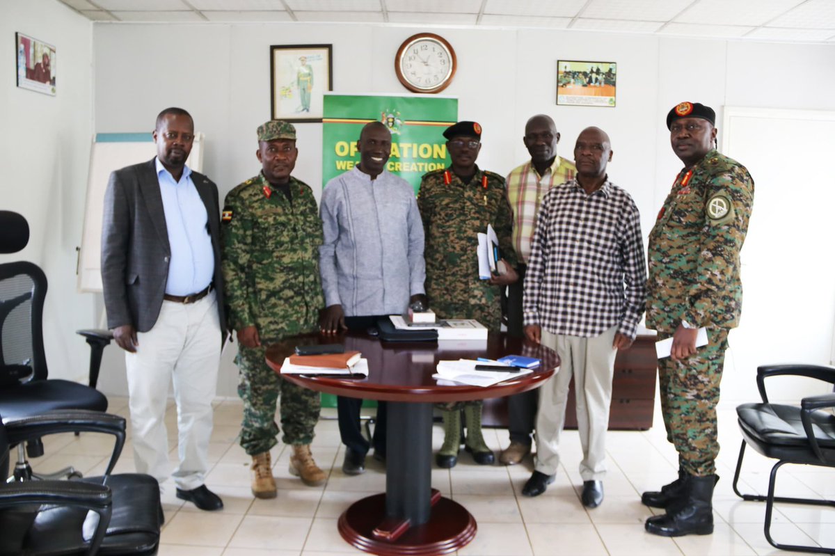 OWC_ug's tweet image. Kampala, 22 July 2025 — Maj Gen (Rtd) Michael Ondoga has officially assumed the role of Operation Wealth Creation (OWC) Coordinator for the West Nile Region. The handover ceremony, held at OWC headquarters in Kamwokya, was led by Brig Gen Godfrey Muwanguzi, Deputy Chief…