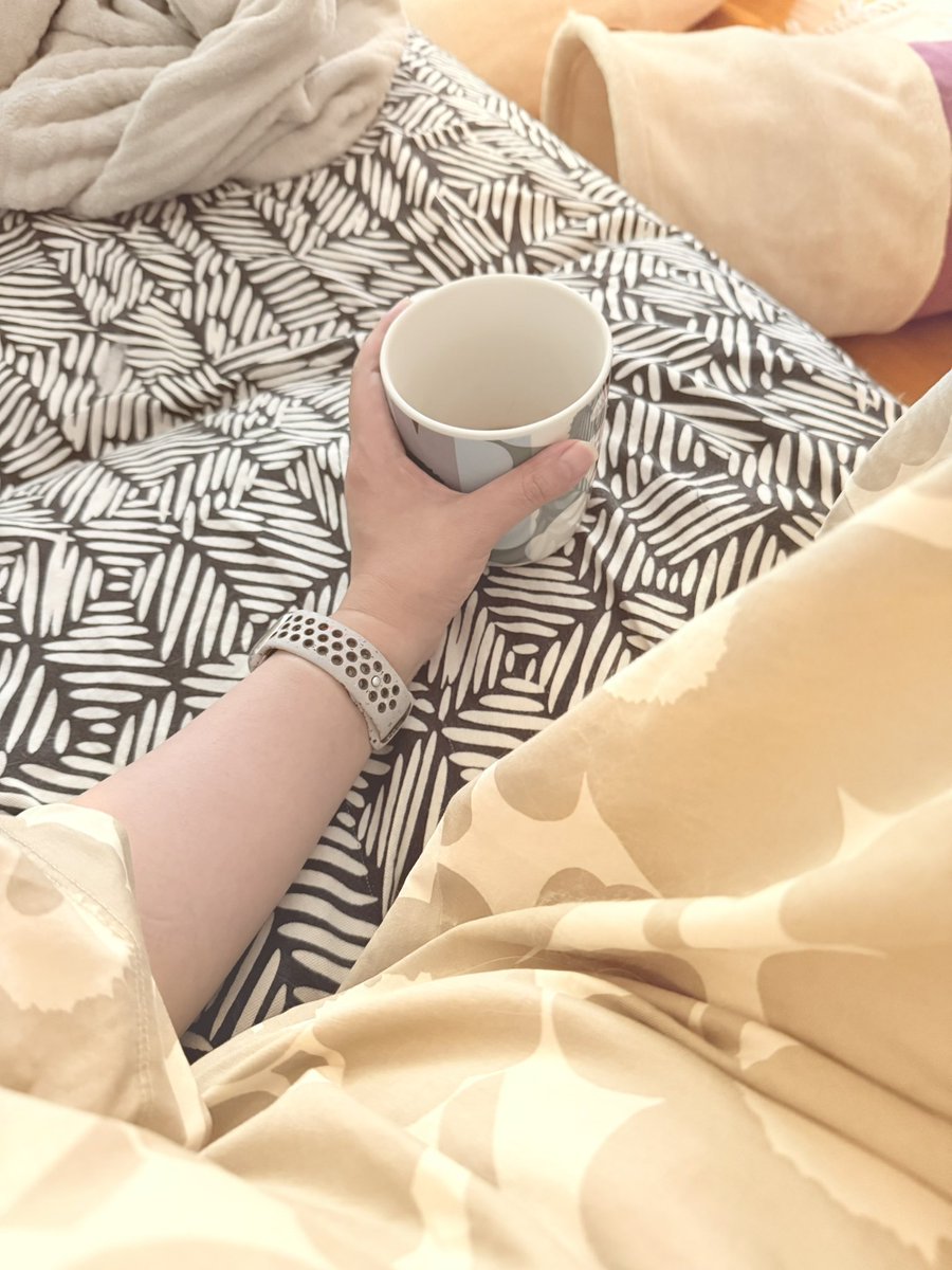 Asakikiki's tweet image. 仕事中だけど、眠い〜。久しぶりにコーヒー飲もう。それにしても、マリメッコ だらけ。フィンランド語勉強のモチベーションのために、フィンランドデザインが家に多い。
語学勉強するなら、やる気出るデザインに埋もれるとよいよ