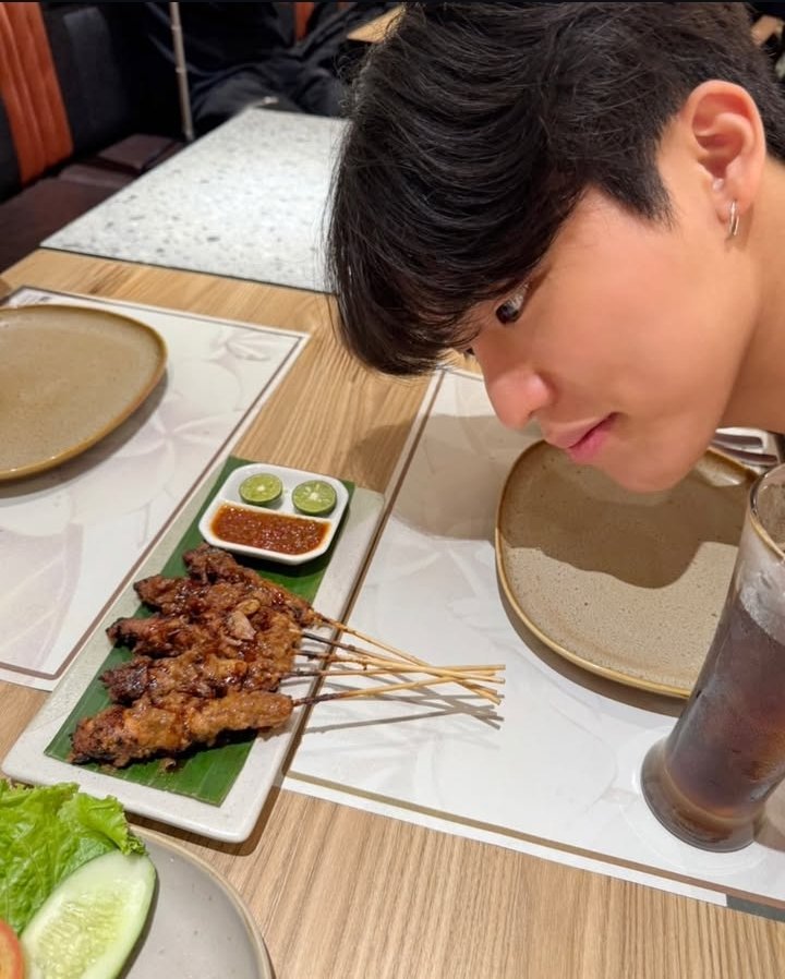 noapjw's tweet photo. jeongwoo sate boy😭🙏🏻 https://t.co/WfKPOVNryF