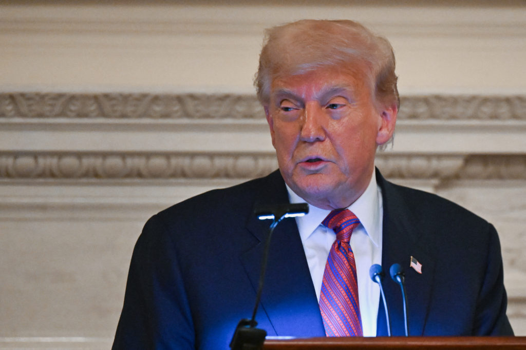 AlMajallaEN's tweet image. Trump threatens repeated strikes on Iran’s nuclear facilities
♦️ US President Donald Trump declared readiness to launch repeated strikes on Iranian nuclear sites “if necessary”, claiming US attacks have destroyed key nuclear facilities in Iran.
♦️ Trump wrote on his social…