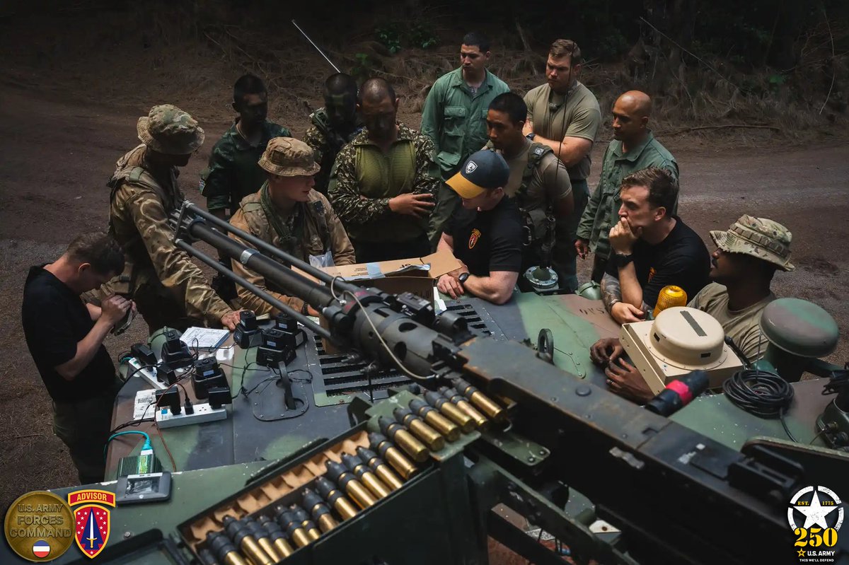 FORSCOM's tweet image. 🌏 During #SFACWeek, we’re spotlighting 5th SFAB Advisors—training with UK and Thai forces at JPMRC 25-01 in Hawaii. From ambush drills to drone overwatch, this was more than training—it was a rehearsal for Indo-Pacific ops. ⚔️
#Army250 #Readiness @armysfabs @USArmy