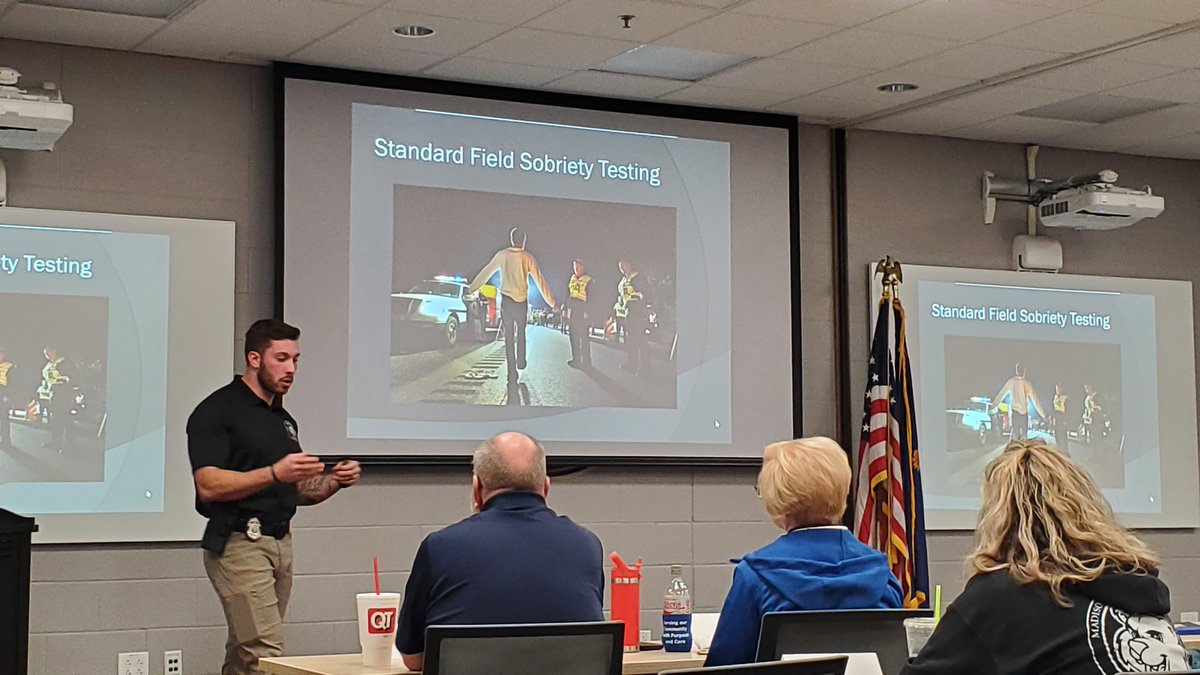 shawneeKSpolice's tweet image. Join the Shawnee Citizens’ Police Academy for an inside look at our daily operations!
-Thursdays, 6:30–9:30 p.m.
-Aug 29 – Nov 14
Spots are limited. Sign up here: zurl.co/MUpEE