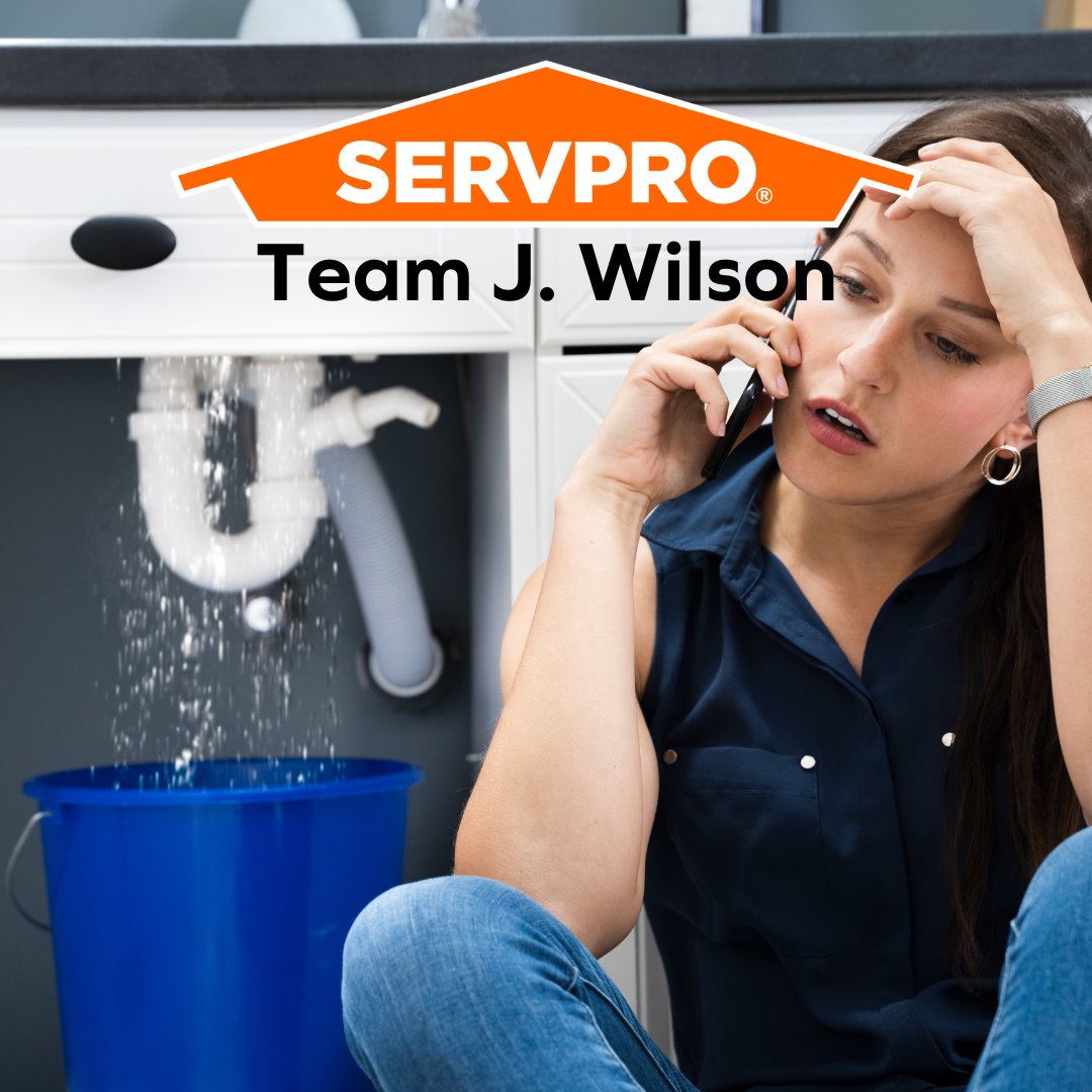 ServproEastLou's tweet image. Don’t let a leaking pipe cause unnecessary stress. SERVPRO’s water damage experts will handle everything from cleanup to restoration, making it “Like it never even happened.” 🌊🏠 #SERVPRO #WaterDamageRecovery