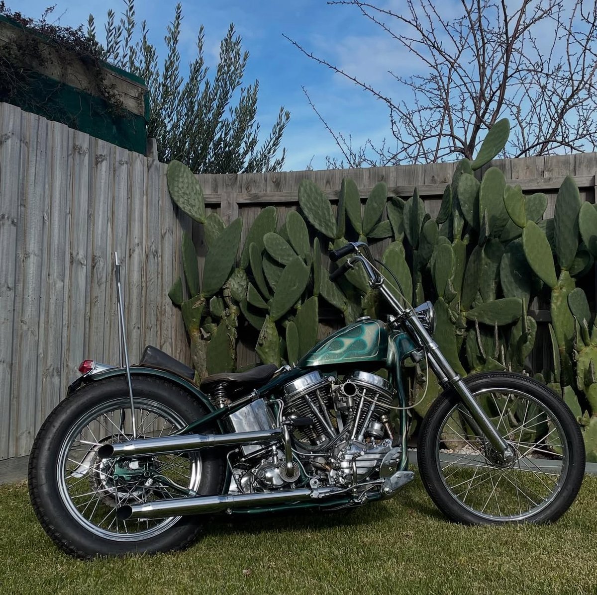 Check out this beauty from @masonhensgen a 1955 Panhead chop looking oh so nice. #onlypans #choppershit #buildsomething #chopitbuilditrideit #choppers