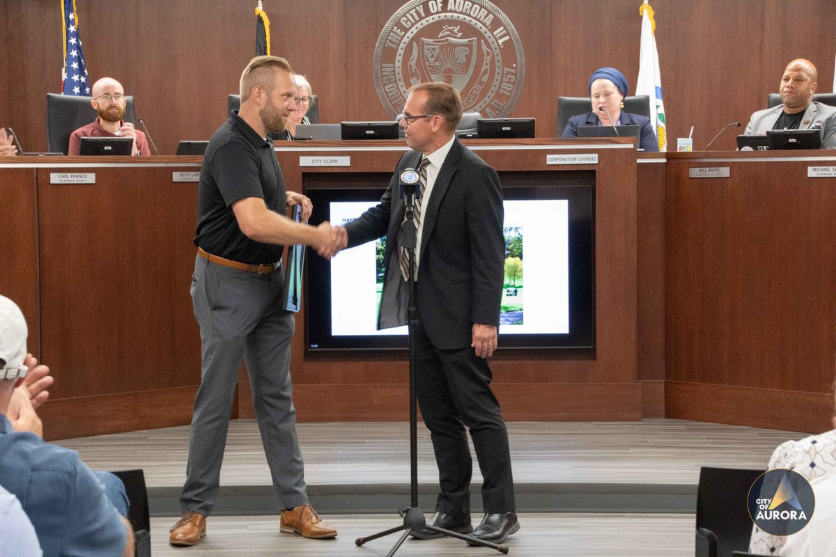 CityofAuroraIL's tweet image. 🌳 Happy National Parks and Recreation Month!
🌟 At last Tuesday night's Committee of the Whole meeting, Mayor John Laesch presented a proclamation to Aurora's Superintendent of Parks and Recreation, Steve Kulesza, designating July as National Parks and Recreation Month in the…