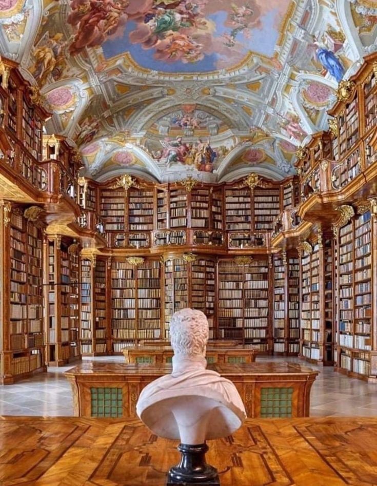 LeoDaVinciWave's tweet image. Stunning view of a magnificent library of St. Florian Monastery, Austria 🇦🇹.