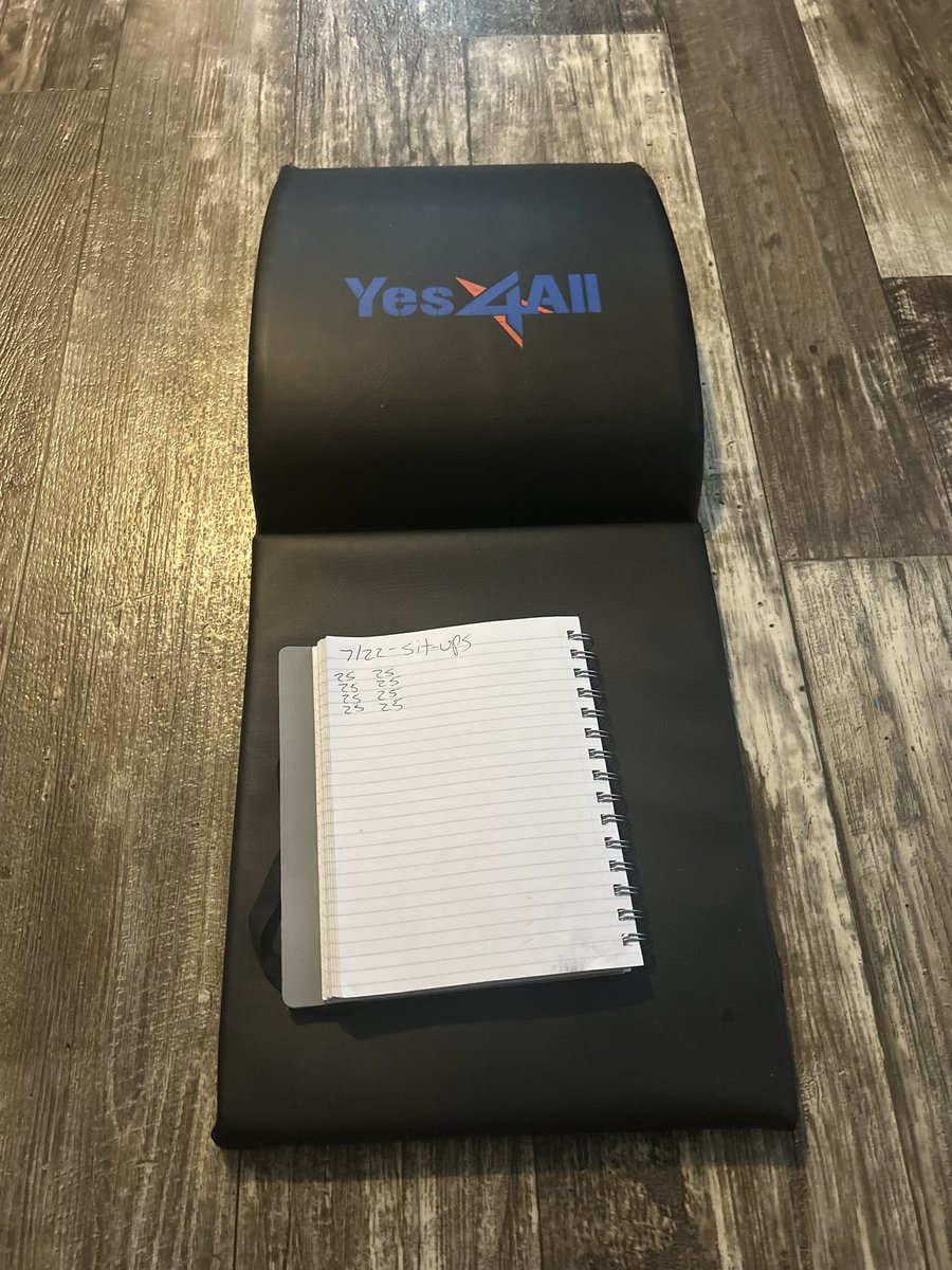 JustUrAvgFlyGuy's tweet image. My quest to get back to 1,000 sit-ups daily begins today
Tired of my belly & weighing 217 lbs
The goal is to get back to 185 lbs & keep the weight off
75 sit-ups down & I’m already feeling it
LFG