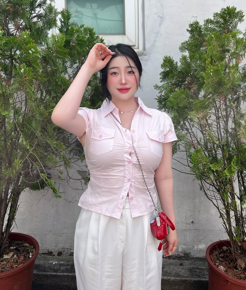 Mmc0324's tweet photo. 衣服才买了不到一年 已经快扣不上了哈哈
#媚中 #大学生 #韩国婊子 #母猪 #母狗 #女神 #出卖 https://t.co/yGNfvsAKIa