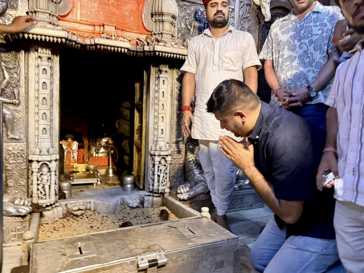 आज बीकानेर जिले के देशनोक स्थित करणी माता जी मंदिर में जाकर मां के दरबार में मत्था टेका तथा क्षेत्रवासियों के सुख-समृद्धि और खुशहाली की कामना की। 

जय मां करणी!