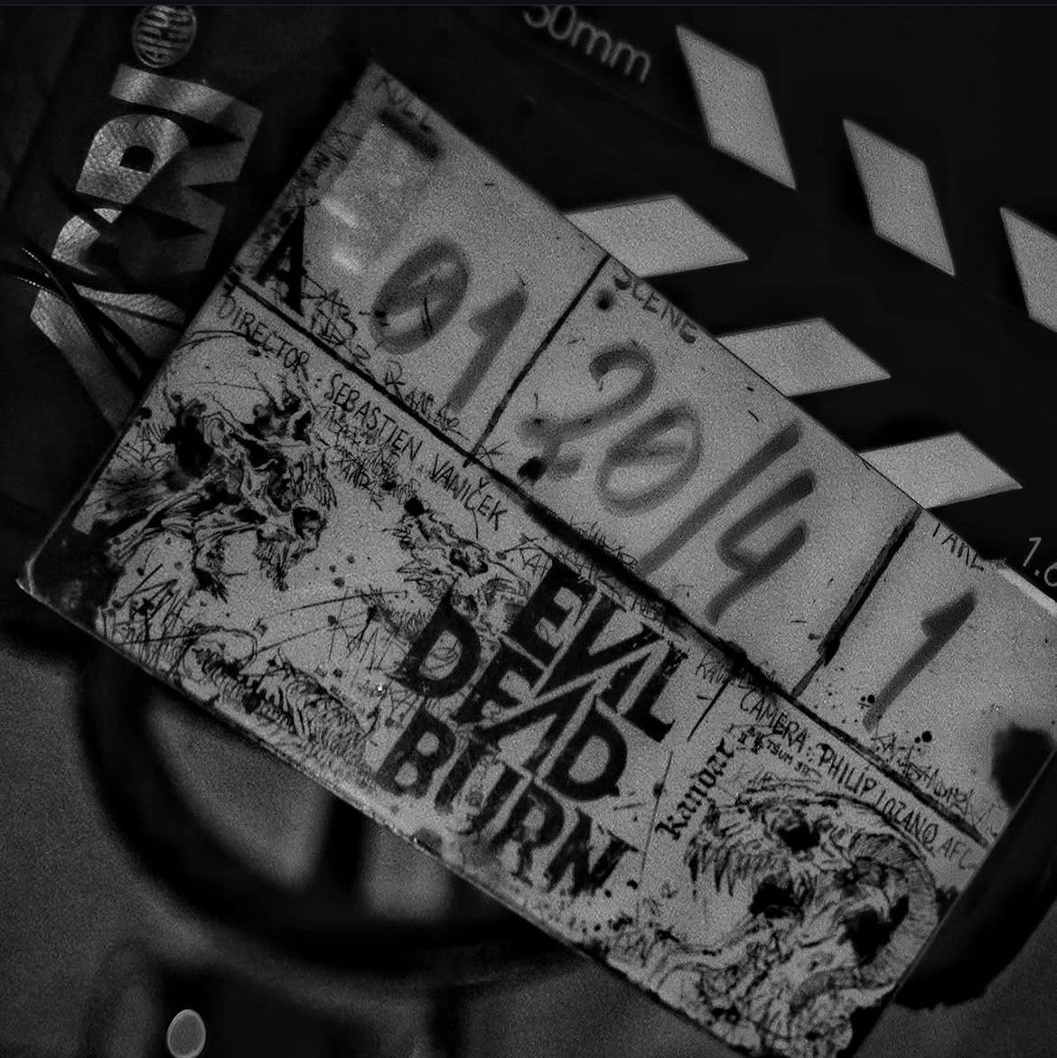 The next EVIL DEAD installment 
‘Evil Dead Burns’ is now filming 
directed by Sébastien Vaniček