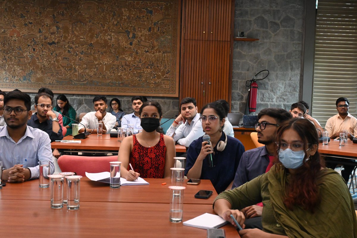 unwomenindia's tweet photo. @kantasingh_ @UNinIndia @UNinHindi @UNDP_India @unwomenasia @UN_Women @GoI_MeitY @PIB_India @PIBWCD @PRSLegislative @chelnikov 🤝 Group work at the #LAMPWorkshop got real!
#LAMPFellows explored how to bring intersectionality into Parliamentary debates and policy interventions 💡
#LeaveNoOneBehind https://t.co/7IRJekOIm8