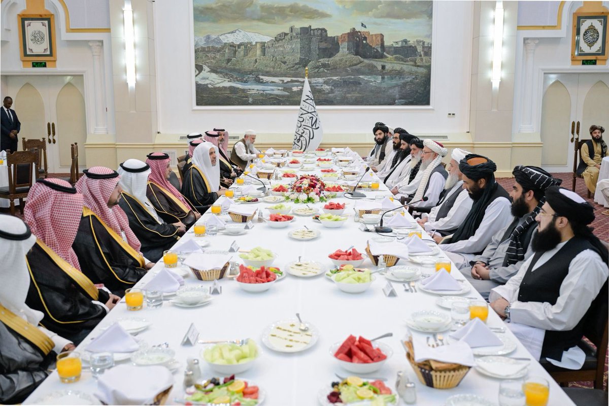Alshehri_dr1's tweet image. قادة #أفغانستان وعلماؤها يستقبلون الأمين العام لرابطة العالم الإسلامي د. محمد العيسى الذي بدأ زيارة رسمية للبلاد. #كابل
#زيارة_ااااالشيخ_العيسى
#زياره_الشيخ_العيسي