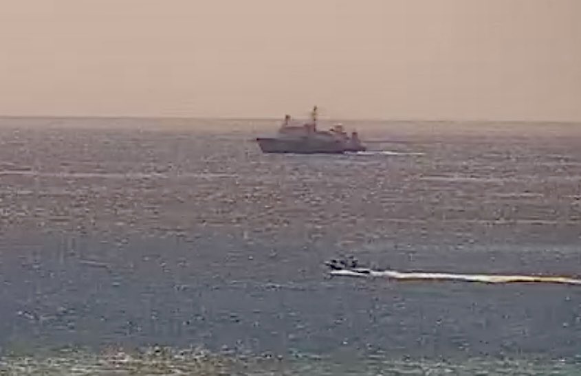 WarshipCam's tweet image. R/V Kilo Moana (AGOR-26) multi-purpose oceanographic research ship - SWATH (Small Waterplane Area, Twin Hull) built for the Office of Naval Research and operated by the University of Hawaii leaving Honolulu, Hawaii - July 21, 2025
SRC: webcam