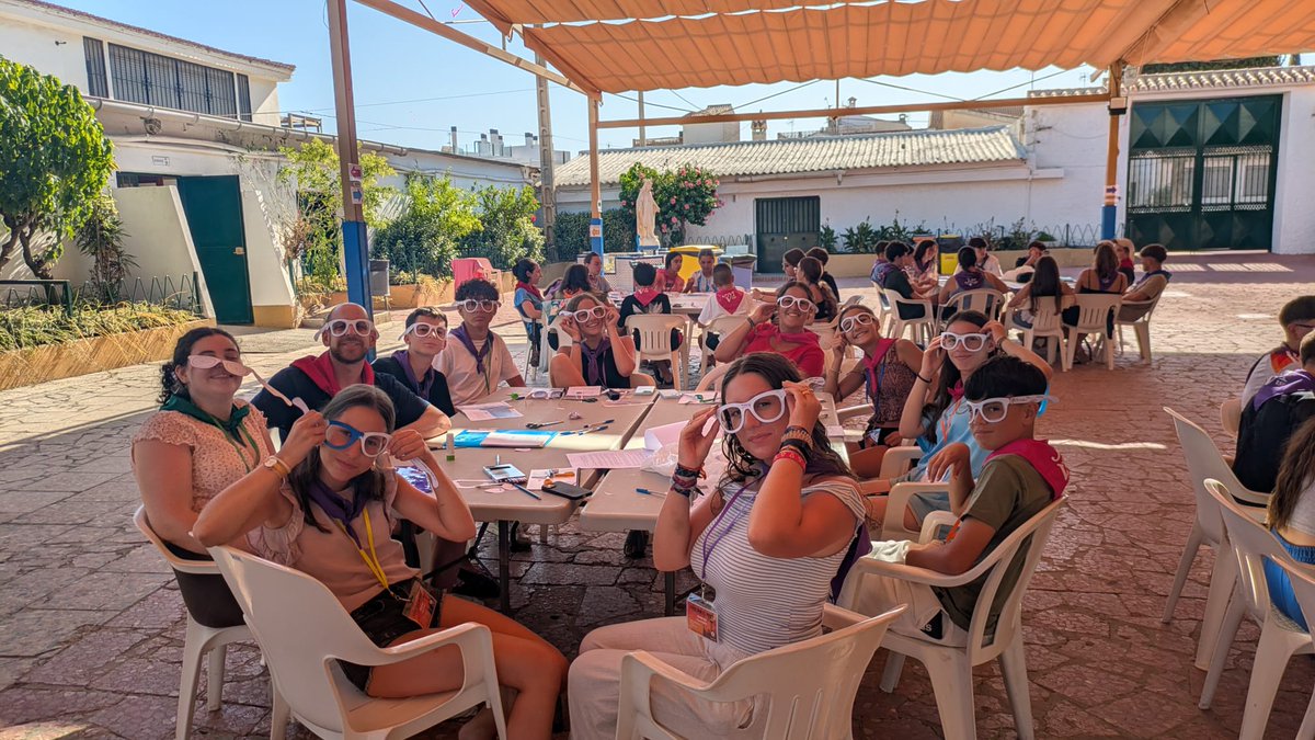 JMVSCorazon's tweet photo. Está semana uno de nuestros catequistas ha podido participar en el encuentro de Benagalbón.

La dinámica central fue la de la vasija: Jesús vive en nosotros, como el agua en la vasija: fluyendo, sanando, animando.

Jesús está cada vez más presente en nuestros corazones💕💕✝️✝️ https://t.co/Bgowb10za8