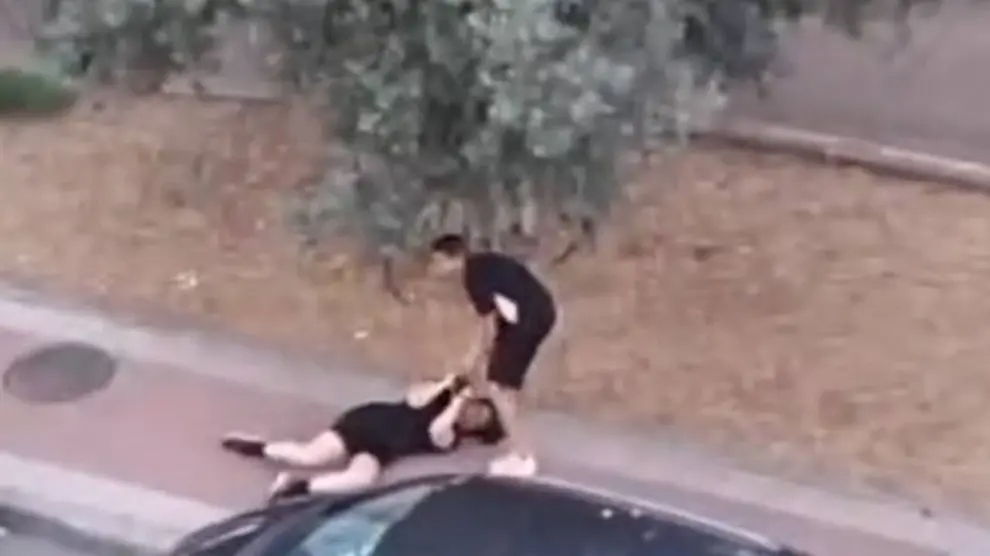 Desde JUPOL MADRID felicitamos al indicativo Zeta de Parla 🚓 y a la Brigada de Policía Judicial 👮‍♂️ por la rápida detención de un joven acusado de agresiones y robos violentos. Gran trabajo y dedicación 💪

¡Esperamos reconocimiento de la superioridad! 👏

f.mtr.cool/msfgluhnmz