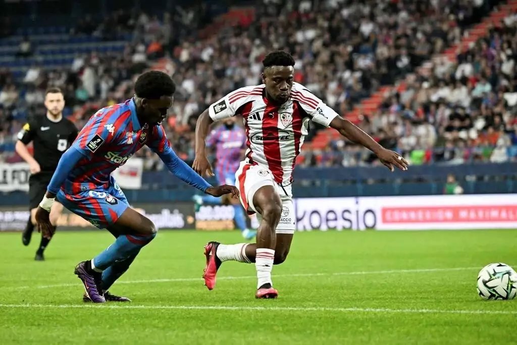 ASSE_NewsOff's tweet photo. 🔴 L'ASSE a tenté de recruter le latéral gauche de l'ACA, Arsène #Kouassi 🇧🇫 (20 ans).

Sans succès, il va s'engager avec Lorient. https://t.co/lekLTM52H1